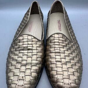Trotters Gold Woven leather Flats size 8S